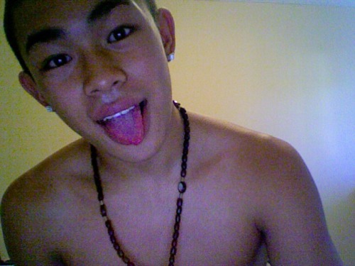 ohhxnikkkibabyy:  jacob-allan:  What the ?  HA to be honest looks like your wearing makeup; well EYE LINGER or something much ahha   OMGGGGGGGGGGGGGGGGGGGGGGG !!!!!!!!!!!!!!!!!!!!!!!!!!!!!!!!! <3 