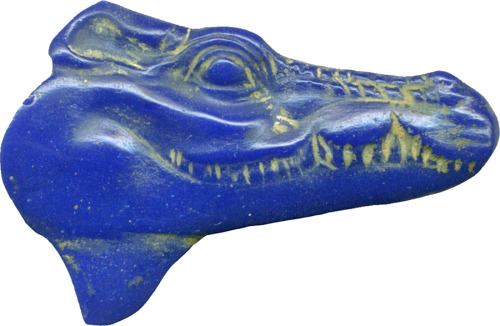 vintagemarlene: megapurplebouquetninjafan:  aleyma: Glass crocodile head inlay, made in Egypt, 380-3