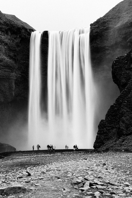 black-and-white:  Skógafoss (by duetramonti) 