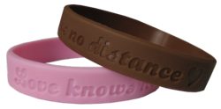 ohhxnikkkibabyy:  “LOVE KNOWS NO DISTANCE!” - i want this bracelets &lt;3  http://www.lovingfromadistance.com/ldrbracelets.html ^^^, CLICK TO FIND OUT MORE  