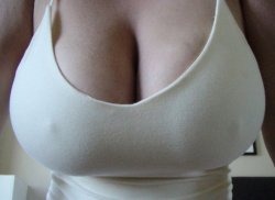 bzep:  via hiboobs.com   lovely tight top