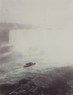 Niagara Falls photo by Andreas Gursky, 1989