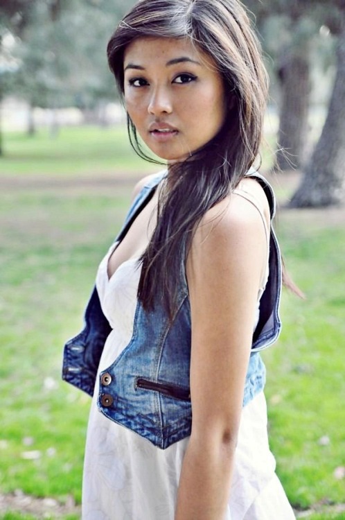 (via fuckyeahazngirls) HAILEY? she’s such a beautiful model!