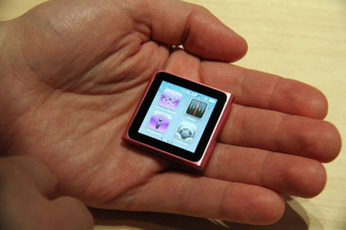 thejoshset: nocaptain-yet: perfectlydisfunctional: New iPod Nano. - All touch screen. Ick.I would lo