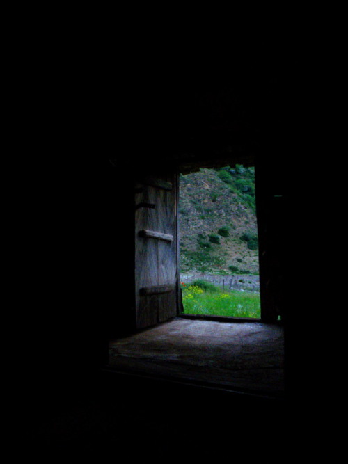 l9g: handa: doorlight, a photo from Gilan, West | TrekEarth