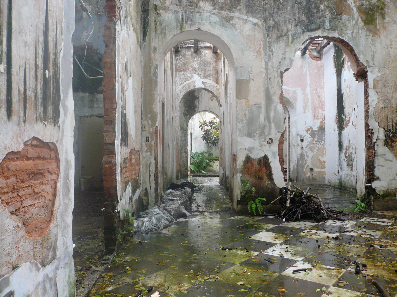 Abandoned home in Puerto Rico. (photo + submission... / south america