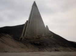 2soft:  kateoplis:  Ryugyong 2 