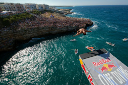 kari-shma:  Eber Pava of Colombia dives from the 26.5 meter platform during round four of the 2010 Red Bull Cliff Diving World Series in Polignano a Mare, Italy on August 8, 2010. (Romina AMATO/AFP/Getty Images) (via Diving in - The Big Picture) 