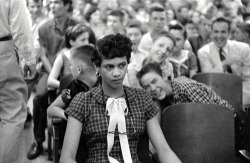 e-arnest:  z-afiro:  lecoeurdevie:  hogwarts—-express:  vintagesouls-:  boygeorgey:  ilnestjamaistroptard:  thefeministhub:  padaviya:  thechocolatebrigade: This is a photo of the first Black girl to attend an all white school in the United States—Dorothy