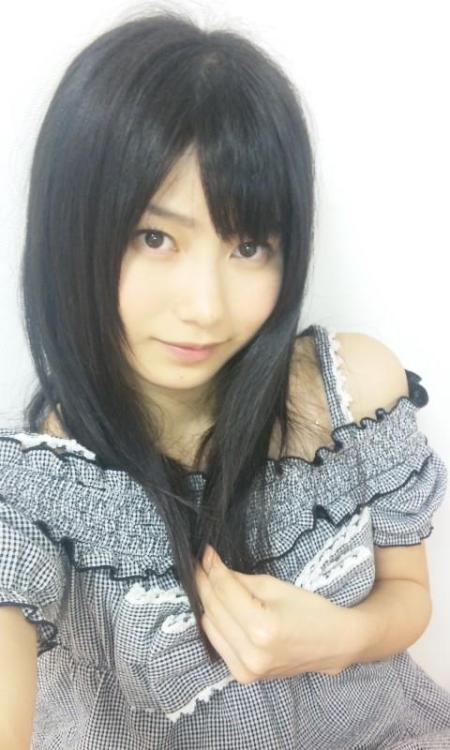 gomikuzu-shige:  肩出しゆいちゃん。