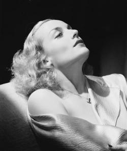 dazzlemegennn:  Carole Lombard. 