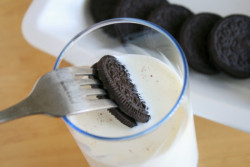 thedailywhat:  Life-Altering Oreo Dunking