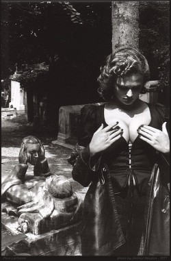 lunaversa:  Helmut Newton photography 