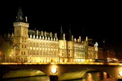 mymoveablefeast:  Palais de Justice de Paris- such