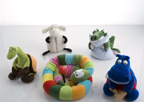 thedailywhat:  Twisted Toys of the Day: German toymaker Martin Kittsteiner’s “Psychiatric Clinic for Abused Cuddlytoys” provides shelter to many adorable plushies who just so happen to suffer from debilitating psychiatric illnesses: Dub the Tutle: