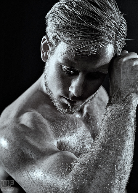 ucsubbear:  gay-foto-SOFT: 090810-04 B&W Negative 