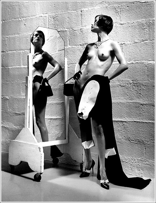 onlynudesupermodels:  Carolyn Murphy by Helmut Newton 