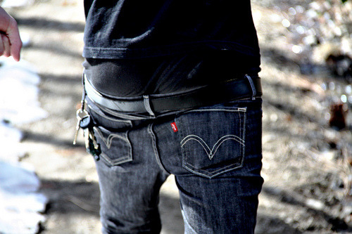 debbie-thornberry:  is it bad that i love so much when boys wear their pants like