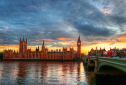 grey-sky-morning:  Approaching London (by Trey Ratcliff) 