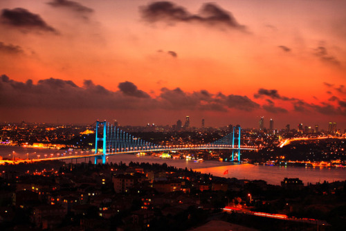 The Bosphorus Bridge, Istambul, Turkey, Middle East© deniz senyesil