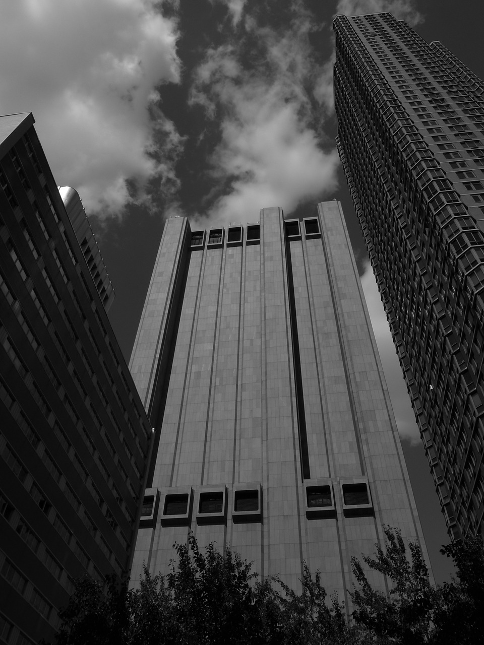 scavengedluxury: 33 Thomas Street, New York. This mysterious windowless edifice is