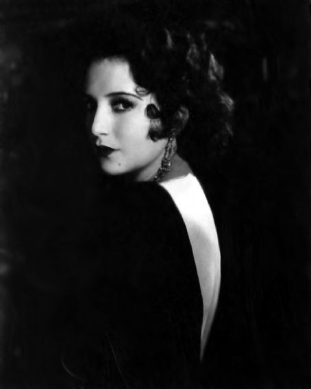 2831:  Bebe Daniels 