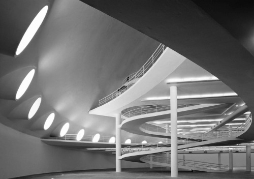 subtilitas:  Oscar Niemeyer - OCA pavilion, São Paulo 1954. Renovated and restored by MMBB & Paulo Mendes da Rocha in 1998 (click for big).   