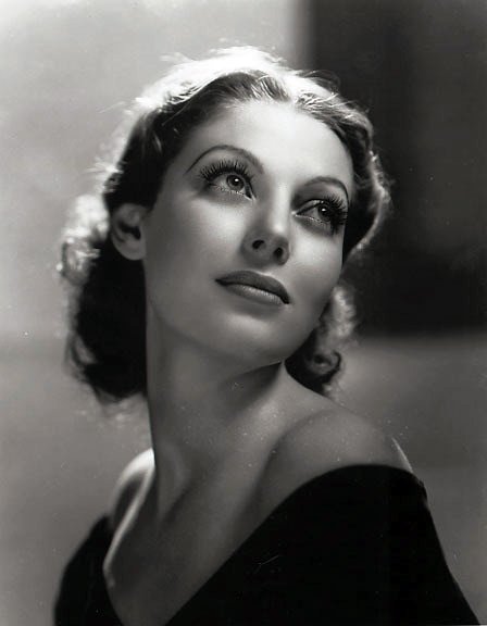 screengoddess:  Loretta Young Photo by Clarence Sinclair Bull 