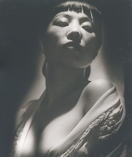 deepervalley: anneyhall: Anna May Wong - Photo by George Hurrell