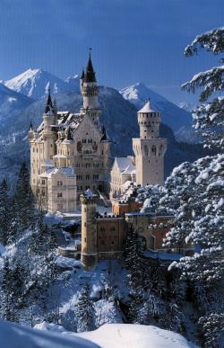 missfolly:  Neuschwanstein Castle.  Sometimes it’s wonderful just to imagine waking up in a beautiful castle — and ringing the maid for a cup of coffee. 