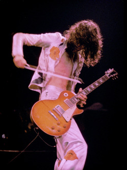 therealmackoy:  Jimmy Page brianmaysclogs:heavencanwaittilanotherday:Jimmy