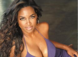 leilaniluvsana:  kENYA MOORE IS BLACK BARBIE!!!!