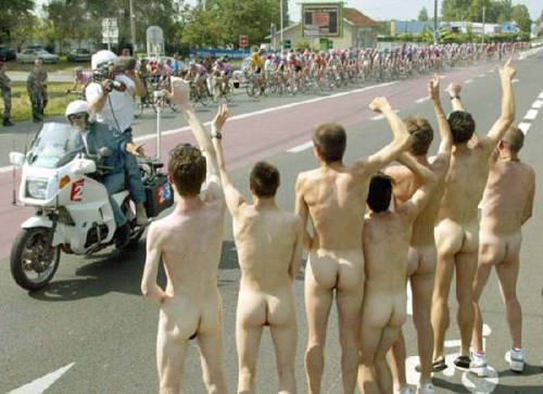 XXX MEN NAKED IN PUBLIC PLACES... photo