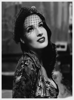 7234:  Dita Von Teese. (Ella es todo un Orgasmo Visual!). 