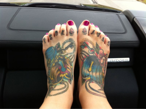 wifelife: These are my feets.