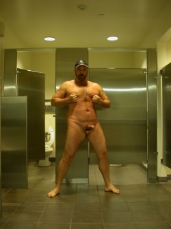 stocky-men-guys:  Big, strong and sexy menStocky