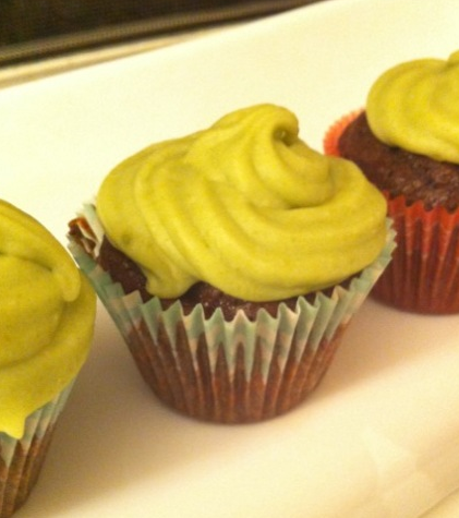 cupcakesoftheday:  Chocolate avocado cupcakes with avocado frosting! Get the recipe