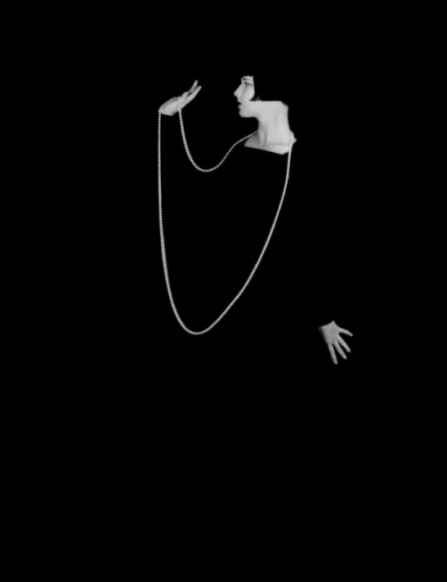 XXX redlilith:  Louise Brooks in the iconic pearls photo