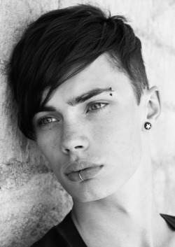 abcandrogyny:  Simon Kotyk by Justin Wu 