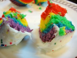 cupcakesoftheday:  Vanilla Rainbow Cupcakes  omg, someone make me these!