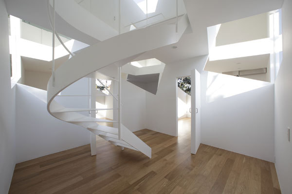sombreboite:  Yuusuke Karasawa Architects 