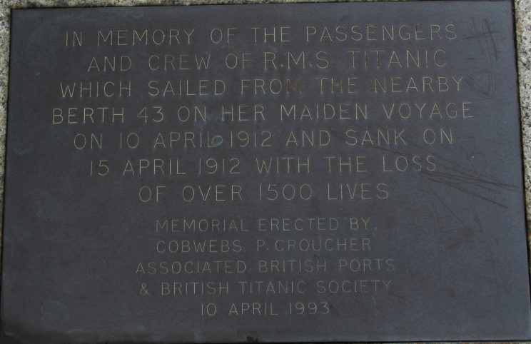 fuckyeahrmstitanic-blog:  A memorial plaque dedicated to the passengers and crew
