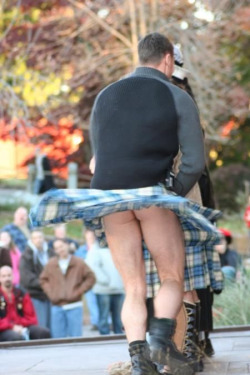 happyhank74:  Instant Kilt re-blog…great shot too…  Nice!