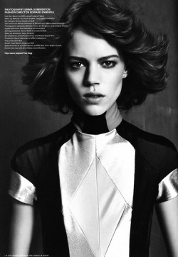 loverbeau:  Freja wearing PAM HOGGi-D Magazine