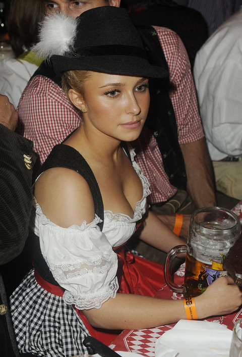 tightwhiteshirt:  Hayden Panettiere’s boobs kill me. cleavage:  Hayden Panettiere is at Oktobe