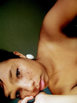 domos-lunchbox:  Her freckles are amazing.