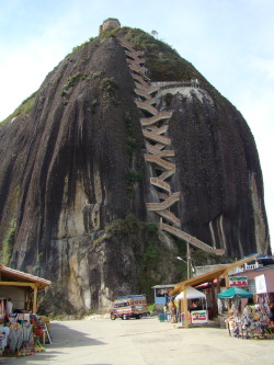 nemoi:  GUATAPE - ANTIOQUIA (via laloking97) 