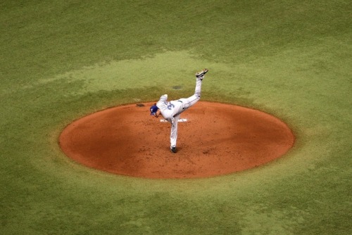 sportscentr: Cliff Lee at the Trop. Beautiful performance, ugly field. (Photo by Mike Ehrmann/Getty 