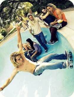  lords of dogtown; such a good movie.&lt;3  