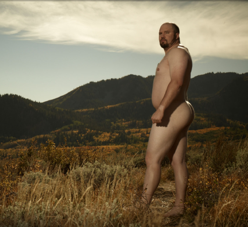 tummyblr:  Finally US Bobsledding stud Steve Holcomb takes off his clothes.  How bout that ass? Wow! 